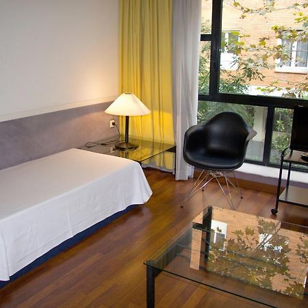Apartamentos Descartes Barcelona Ngoại thất bức ảnh