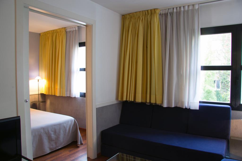 Apartamentos Descartes Barcelona Ngoại thất bức ảnh