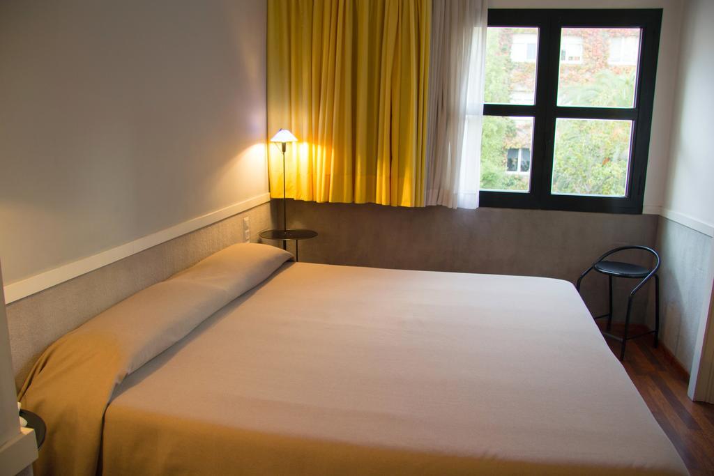 Apartamentos Descartes Barcelona Ngoại thất bức ảnh