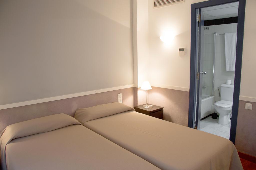 Apartamentos Descartes Barcelona Ngoại thất bức ảnh