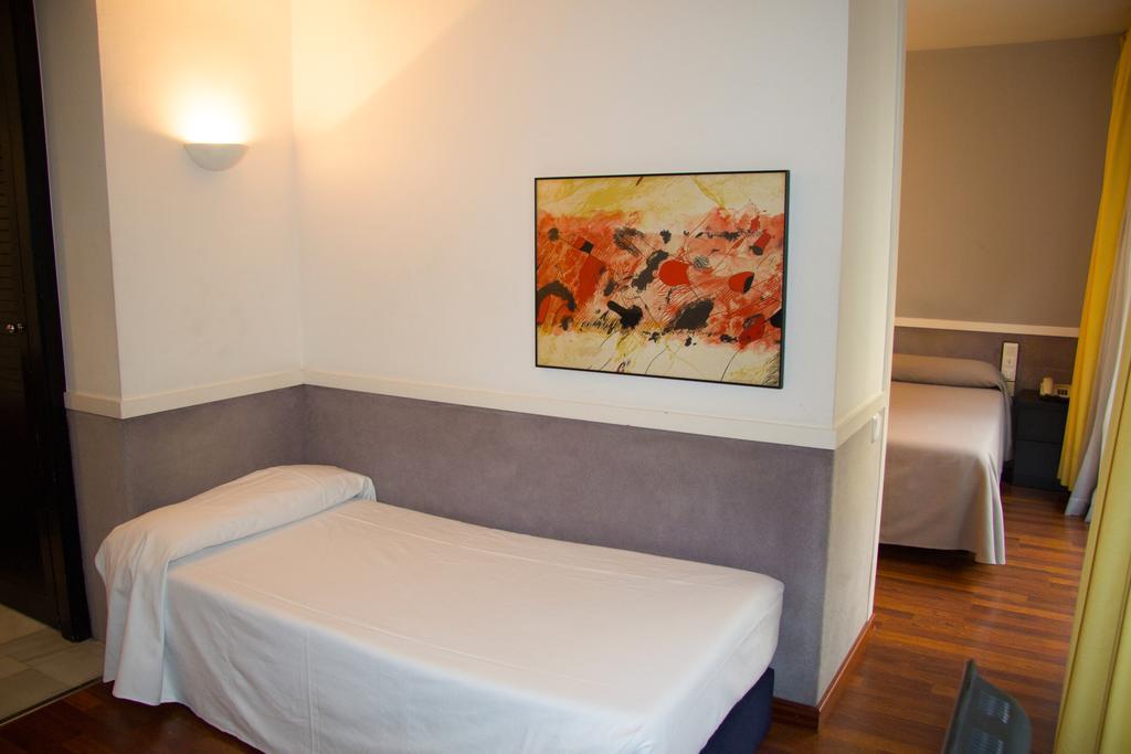 Apartamentos Descartes Barcelona Ngoại thất bức ảnh