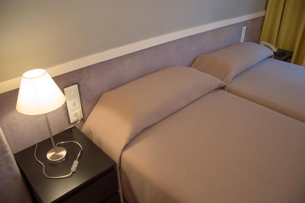 Apartamentos Descartes Barcelona Ngoại thất bức ảnh