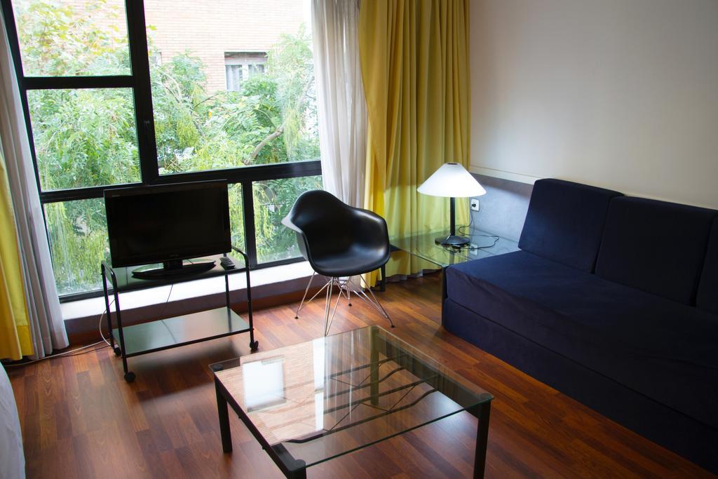 Apartamentos Descartes Barcelona Ngoại thất bức ảnh