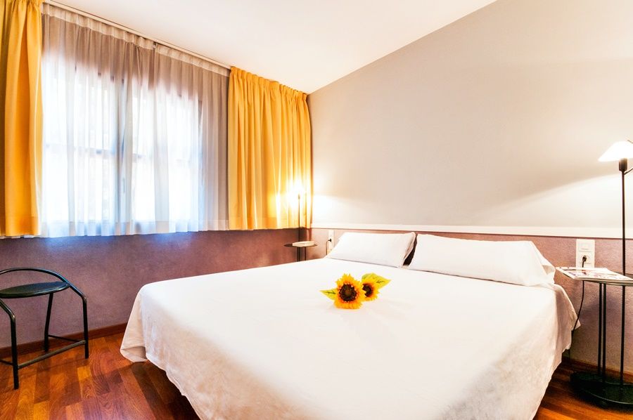 Apartamentos Descartes Barcelona Ngoại thất bức ảnh