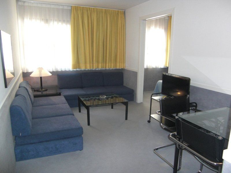 Apartamentos Descartes Barcelona Ngoại thất bức ảnh
